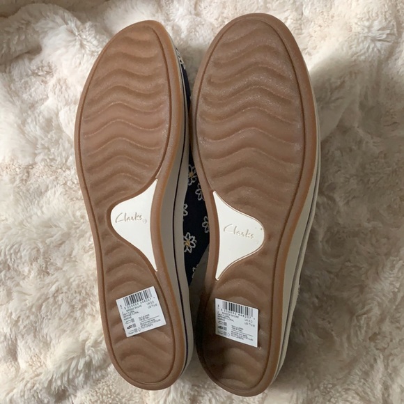 Cloudsteppers By Clark Navy Floral Breeze Shore Mule - Picture 4 of 7